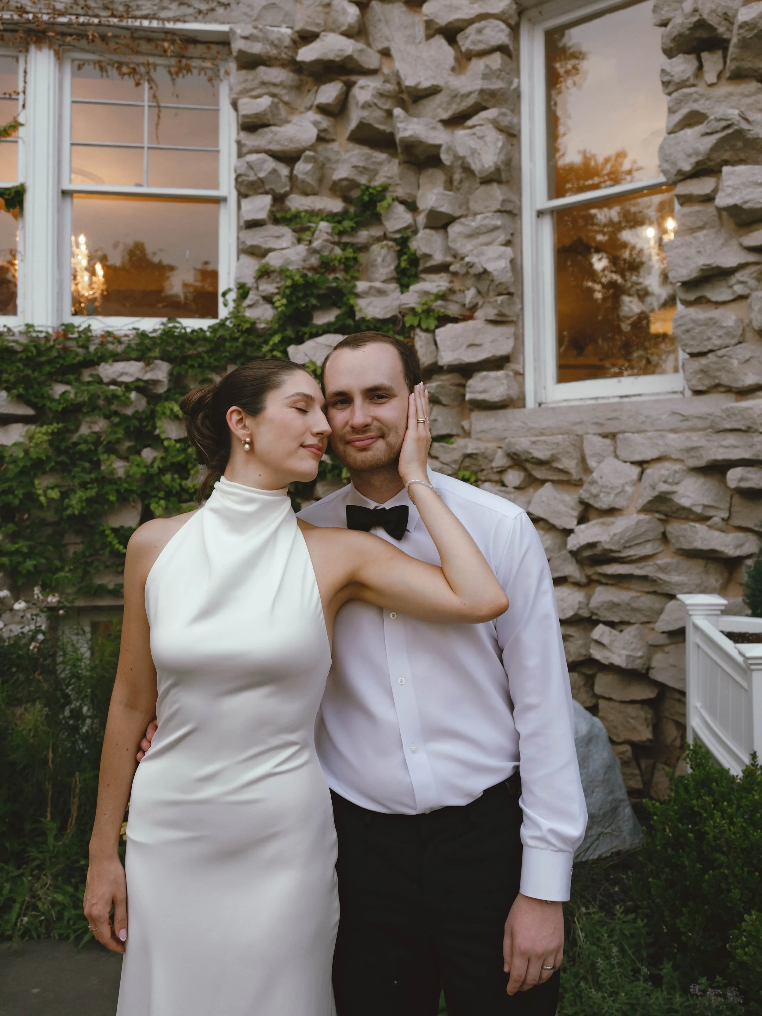I&rsquo;d swipe to slide three if I were you 🥰 // 📷 :: @stevienicolephoto.1 #swbbkcbride