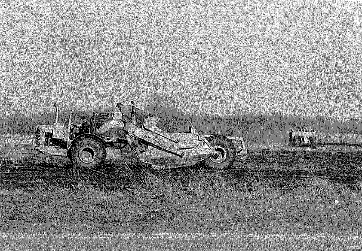 cliff harker running a allis chalmers 260 rubber tire scraper