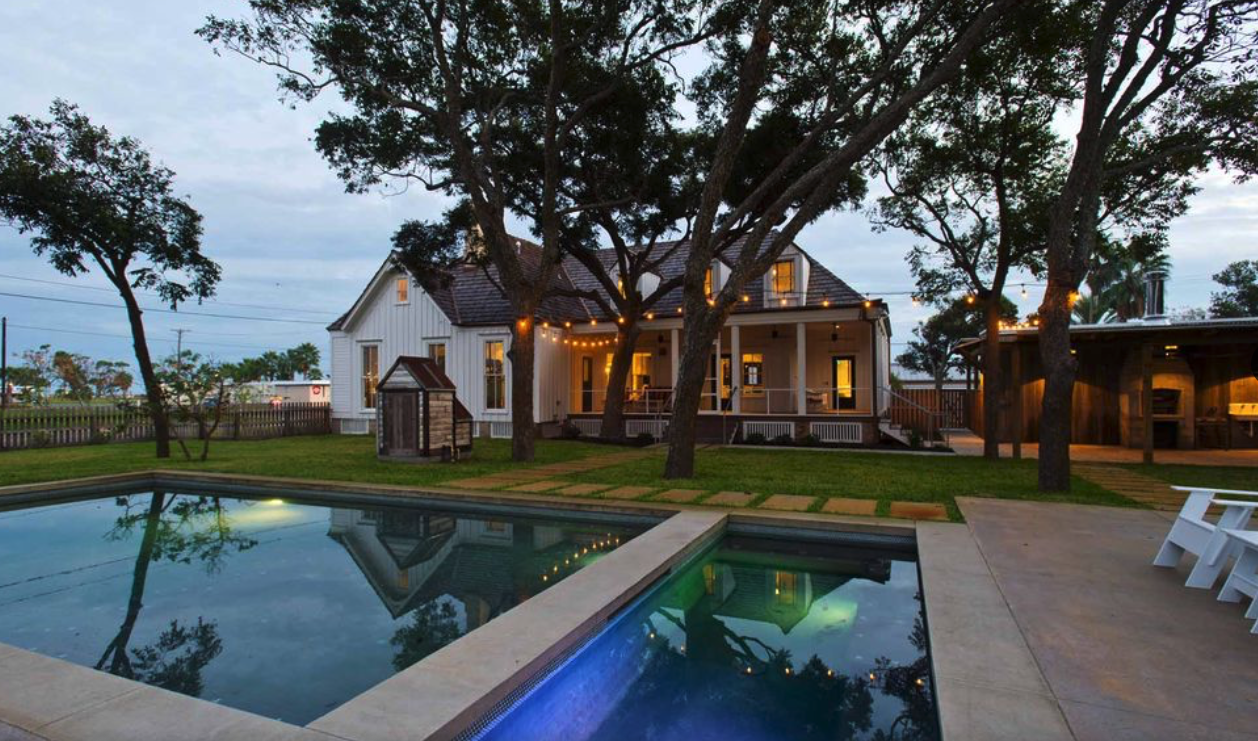 Looking for the coolest getaway house in Rockport, TX? Check out The Wood House 