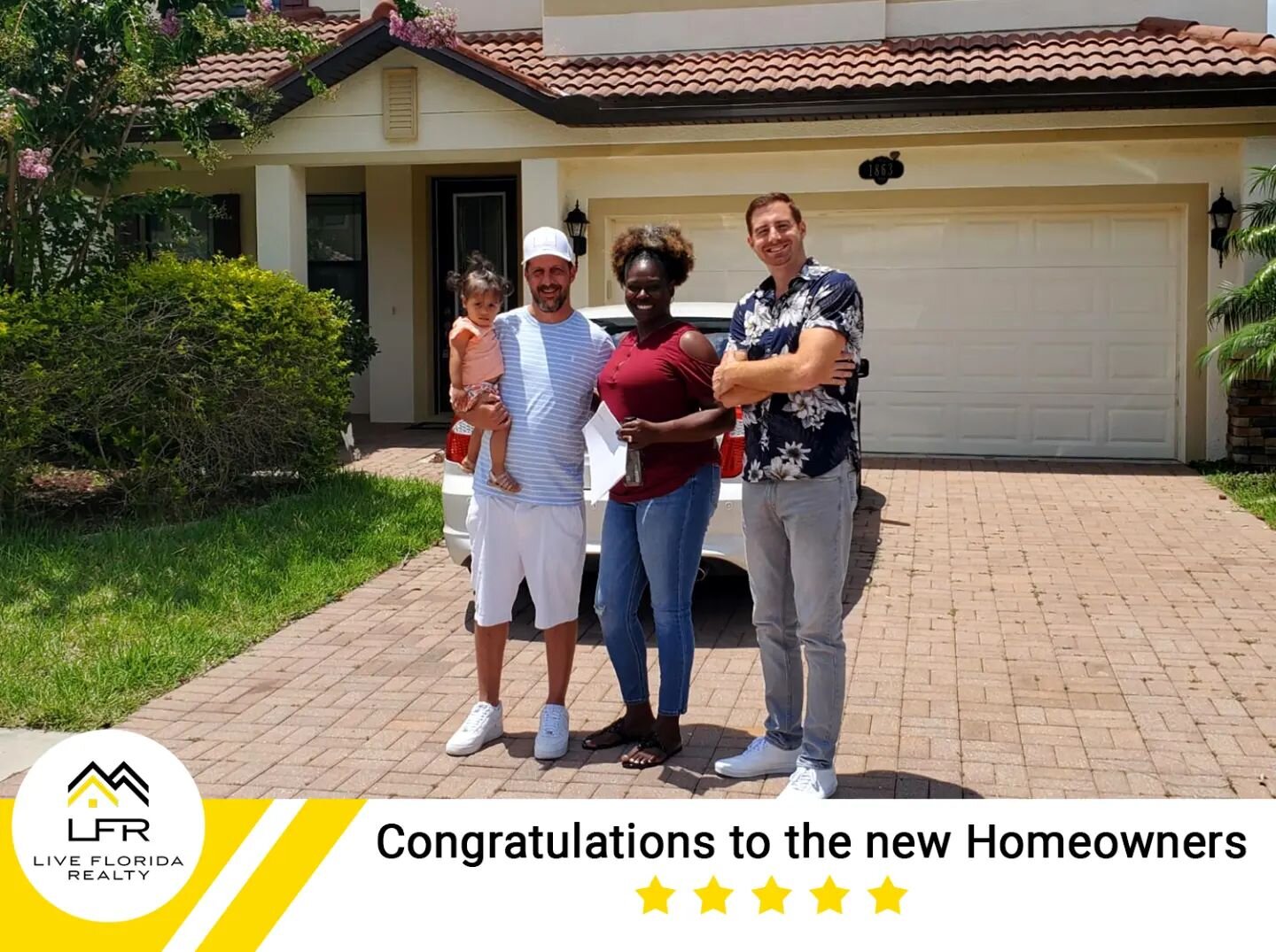 Congratulations to the new homeowners! 🏡 

www.liveflrealty.com

#livefloridarealty #liveflrealty #closingday