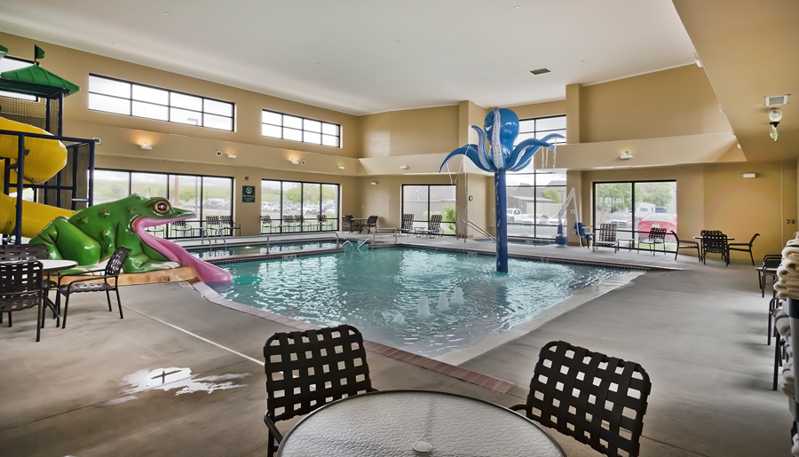 La Quinta Inn and Suites Pool Hotel Design - Montana Architect