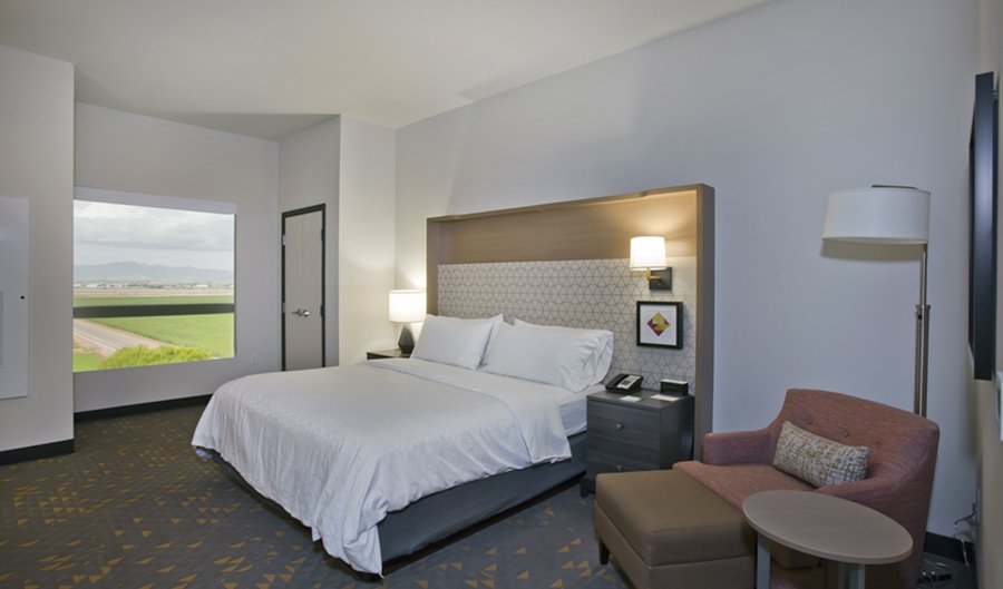 Hotel Suite at Holiday Inn Hotel Design in Glendale, AZ - Hospitality Architect