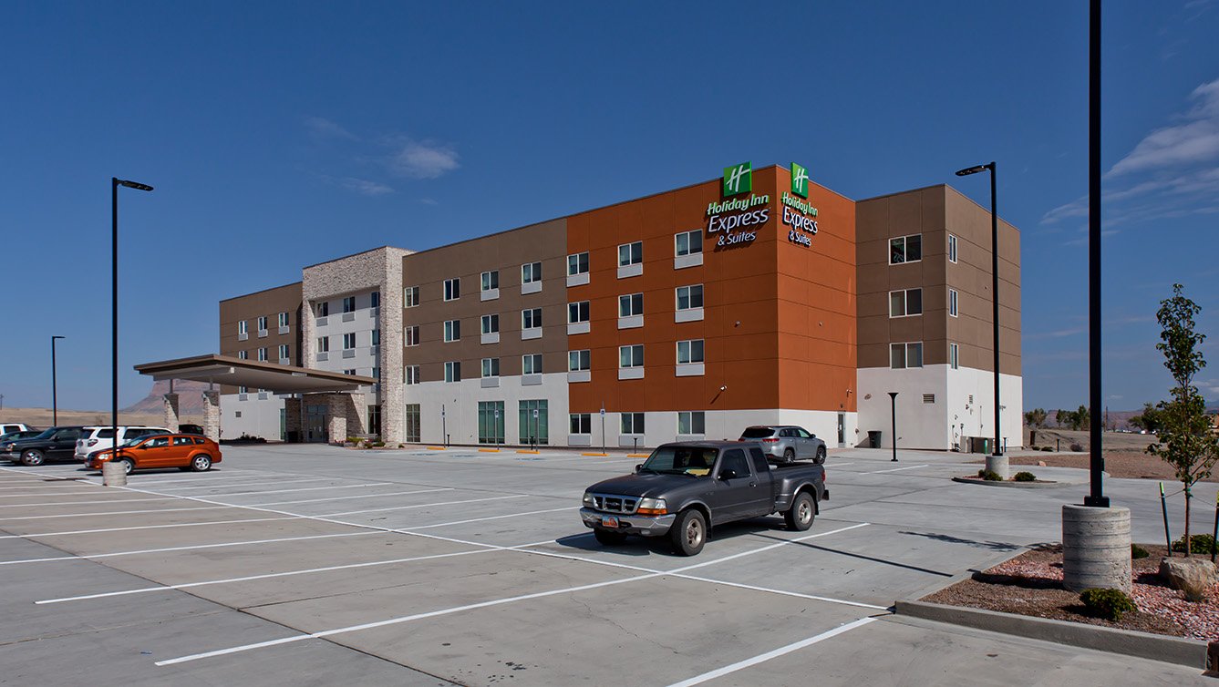 Holiday Inn Express &amp; Suites Hotel Exterior Design in Green River, UT - Hospitality Architects