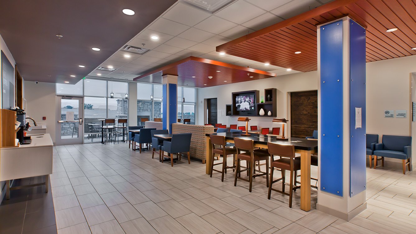 Holiday Inn Express &amp; Suites Hotel Lobby in Green River, UT - Hospitality Architect