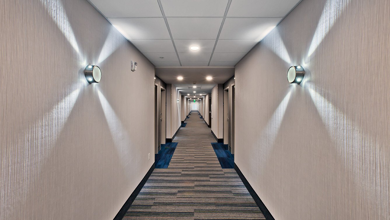 Holiday Inn Express &amp; Suites Hotel Hallways in Green River, UT - Hotel Design Architecture