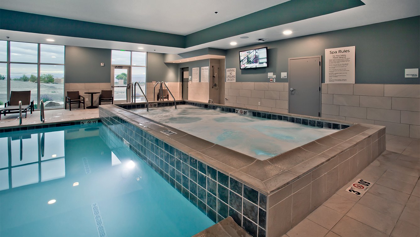 Holiday Inn Express &amp; Suites Hotel Pool in Green River, UT - Hotel Design Architecture