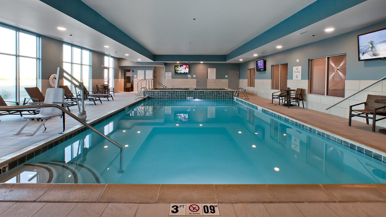 Holiday Inn Express &amp; Suites Hotel Pool in Green River, UT - Recreation Center Design