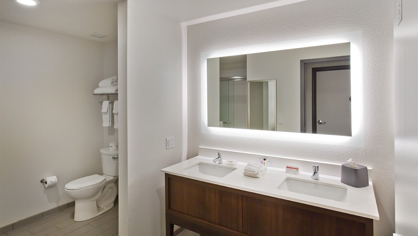Holiday Inn Suite Bathrooms in Glendale, AZ - Arizona Architecture Firms
