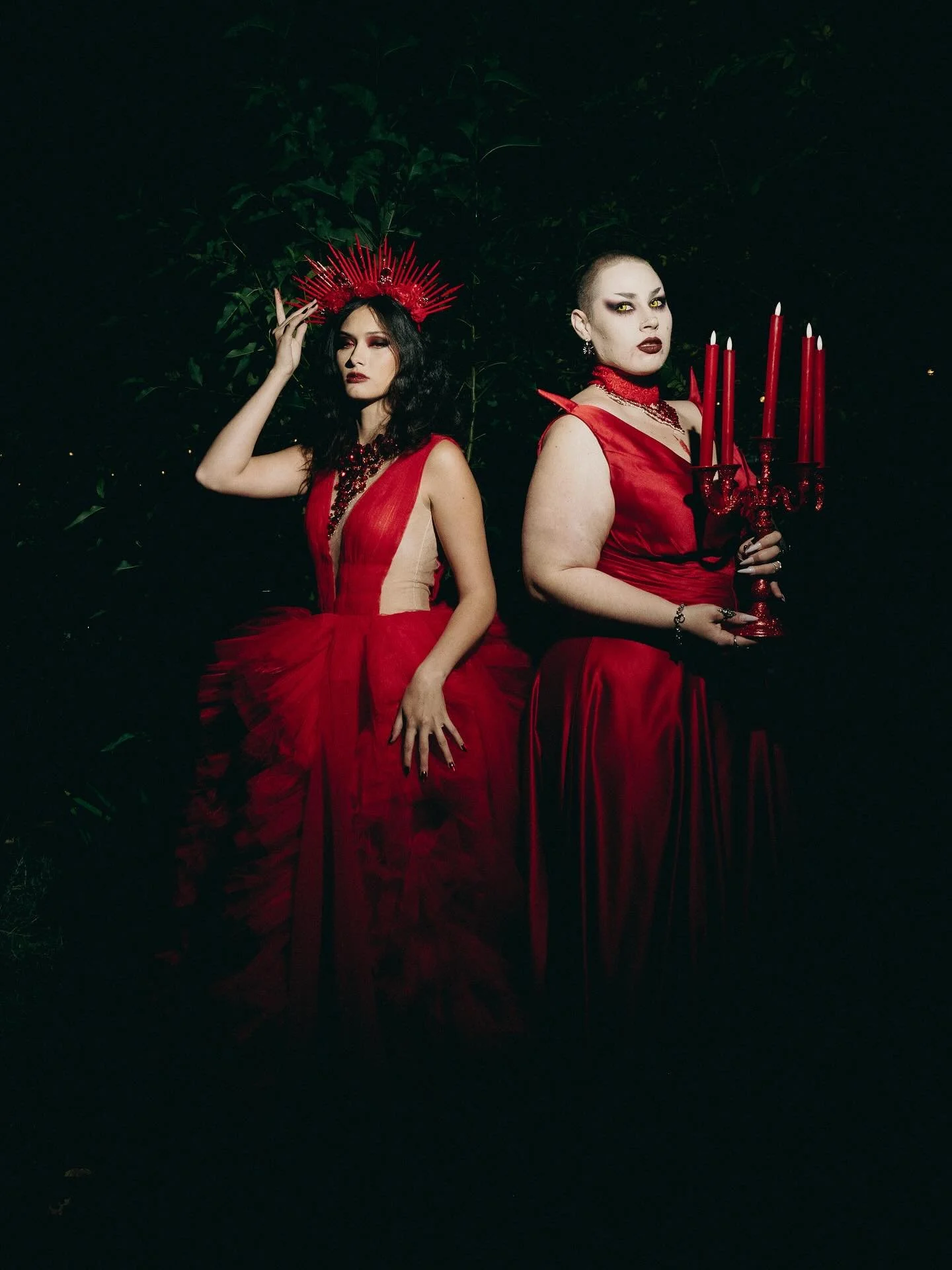 A look back at the allure and edge of our vampire-themed runway this past weekend. A huge shoutout to @fourmilehistoricpark for letting us haunt their Spirits and Spirits event! Which look pictured was your favorite? 👻

#vampcore #gothicelegance #da