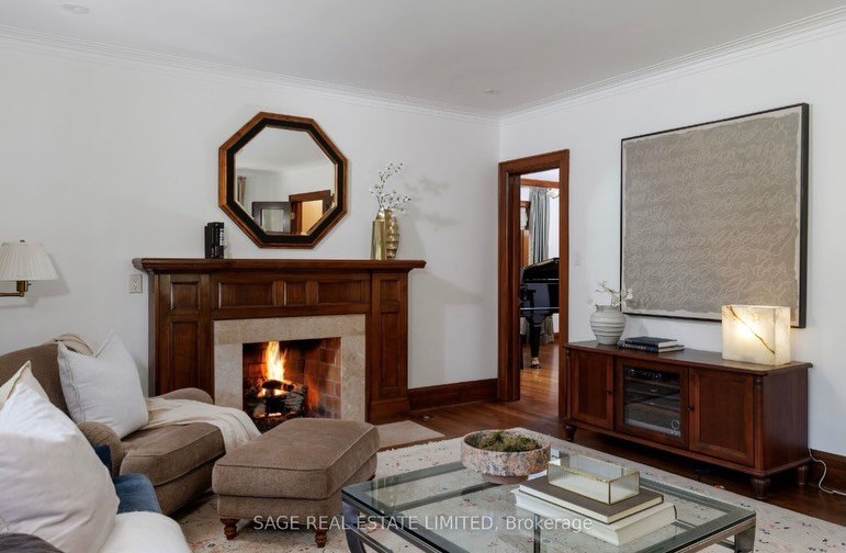 51 King Georges // Listed by @tickinsfurlani