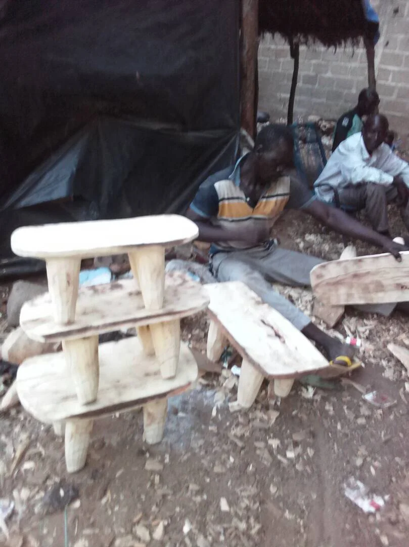 LES TABOURETS DE BAMAKO