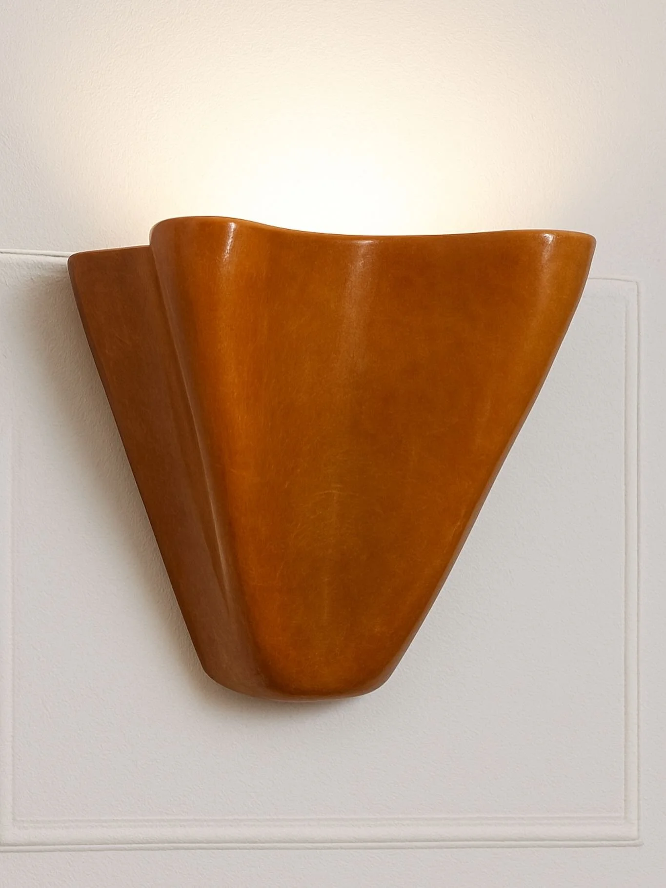 Applique COROLLA en c&eacute;ramique terra. #applique #luminaire #decoration #designdinterieur #architecturedinterieur