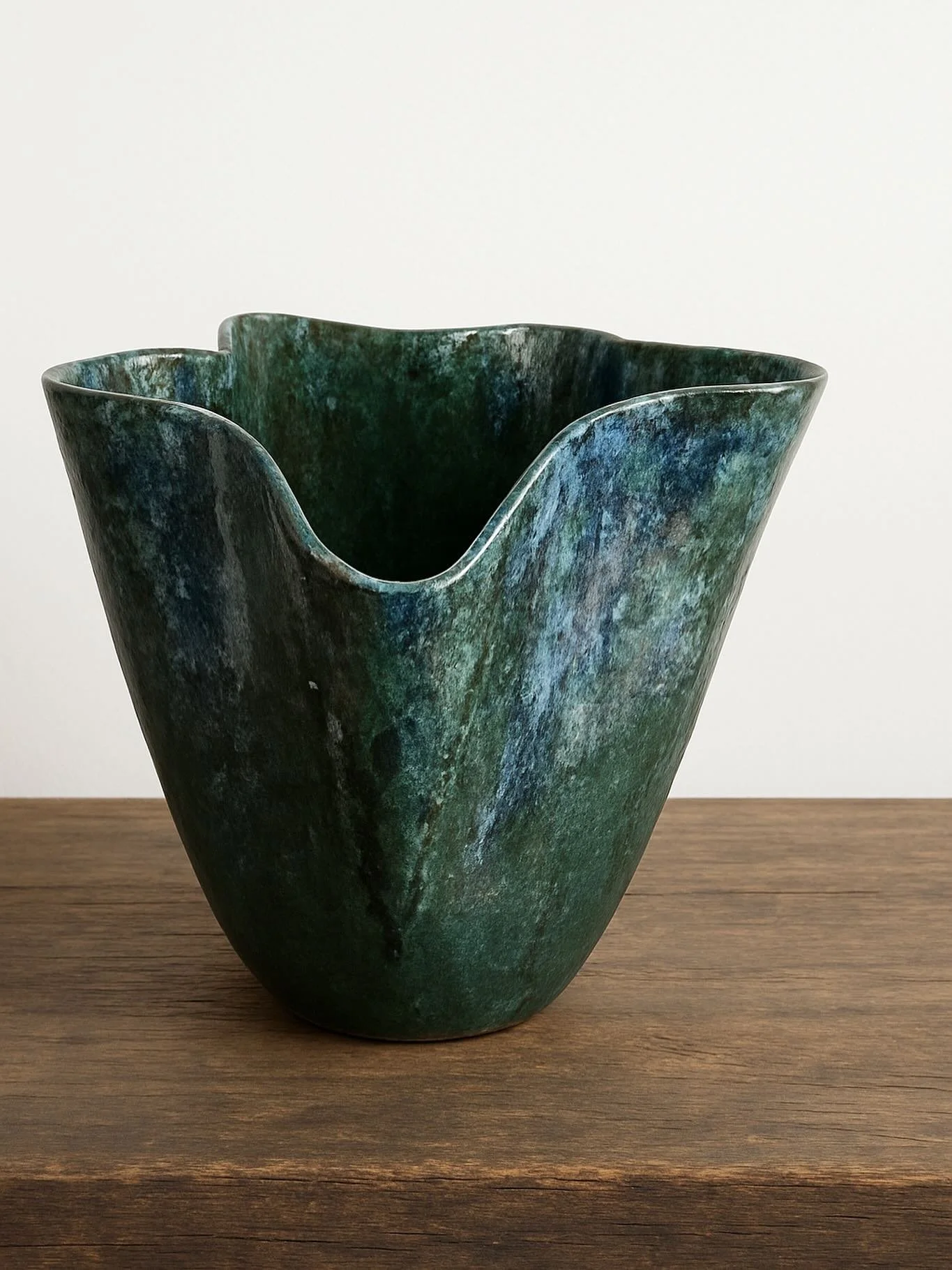 Grand vase COROLLA vert mouchet&eacute;.
#ceramique #cley #decoration #vase #architecturedinterieur #design #piecesuniques #faitalamain #newcollection