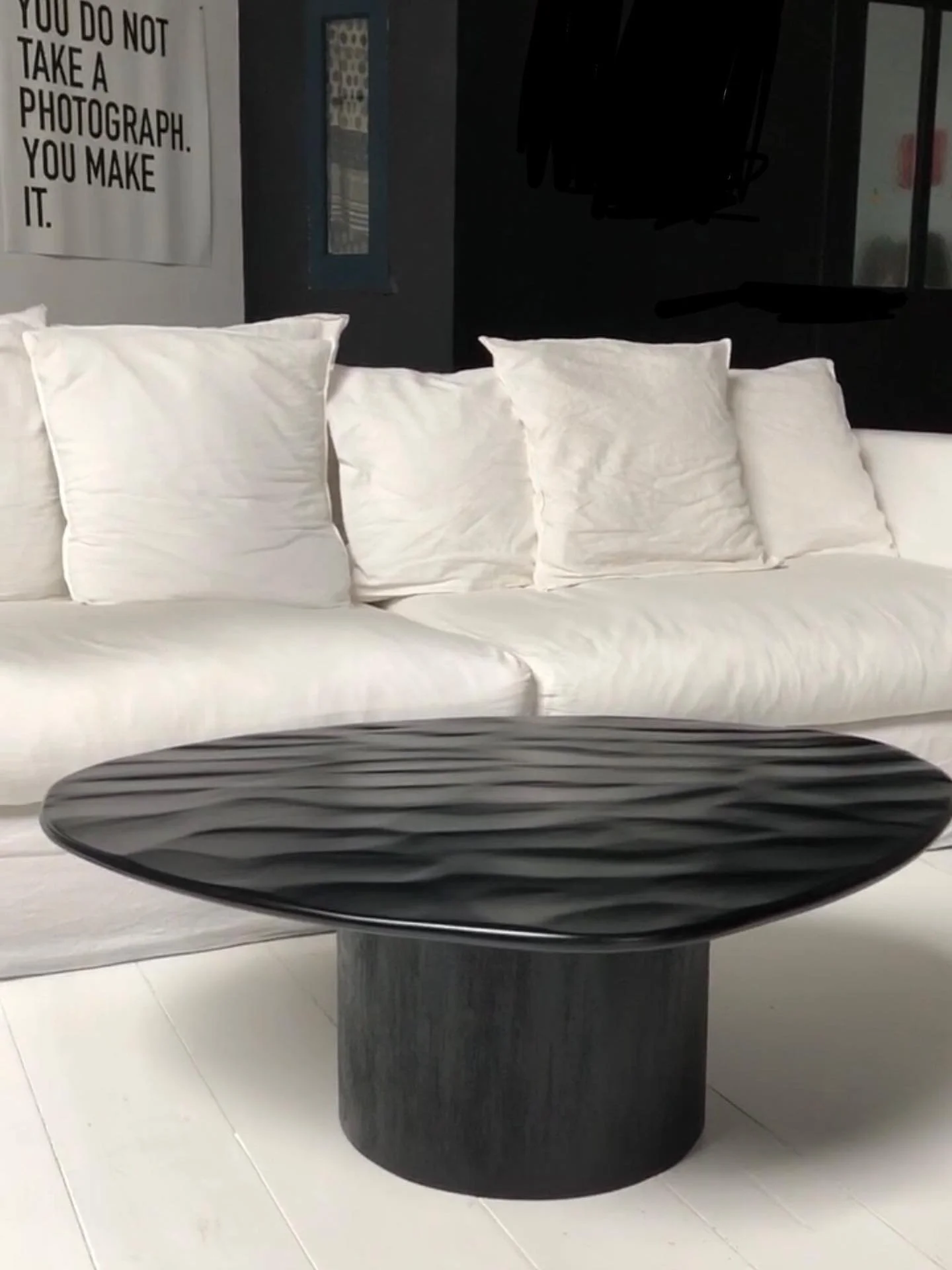 Table basse en bois sculpt&eacute; par un ma&icirc;tre &eacute;b&eacute;niste au Liban #faitmain #pieceunique #maitreebeniste #tablebasse #art #decoration