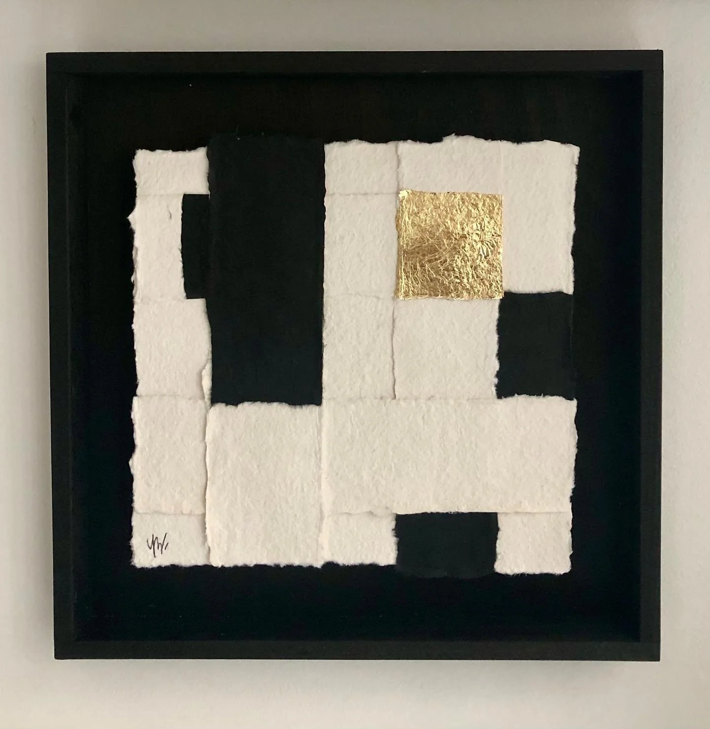 NEW ! Chanvre &amp; feuille d&rsquo;or 30x30cm cadre en bois teint&eacute; noir #artwork #new #decoration #art #deco #brut #matiere #instadeco