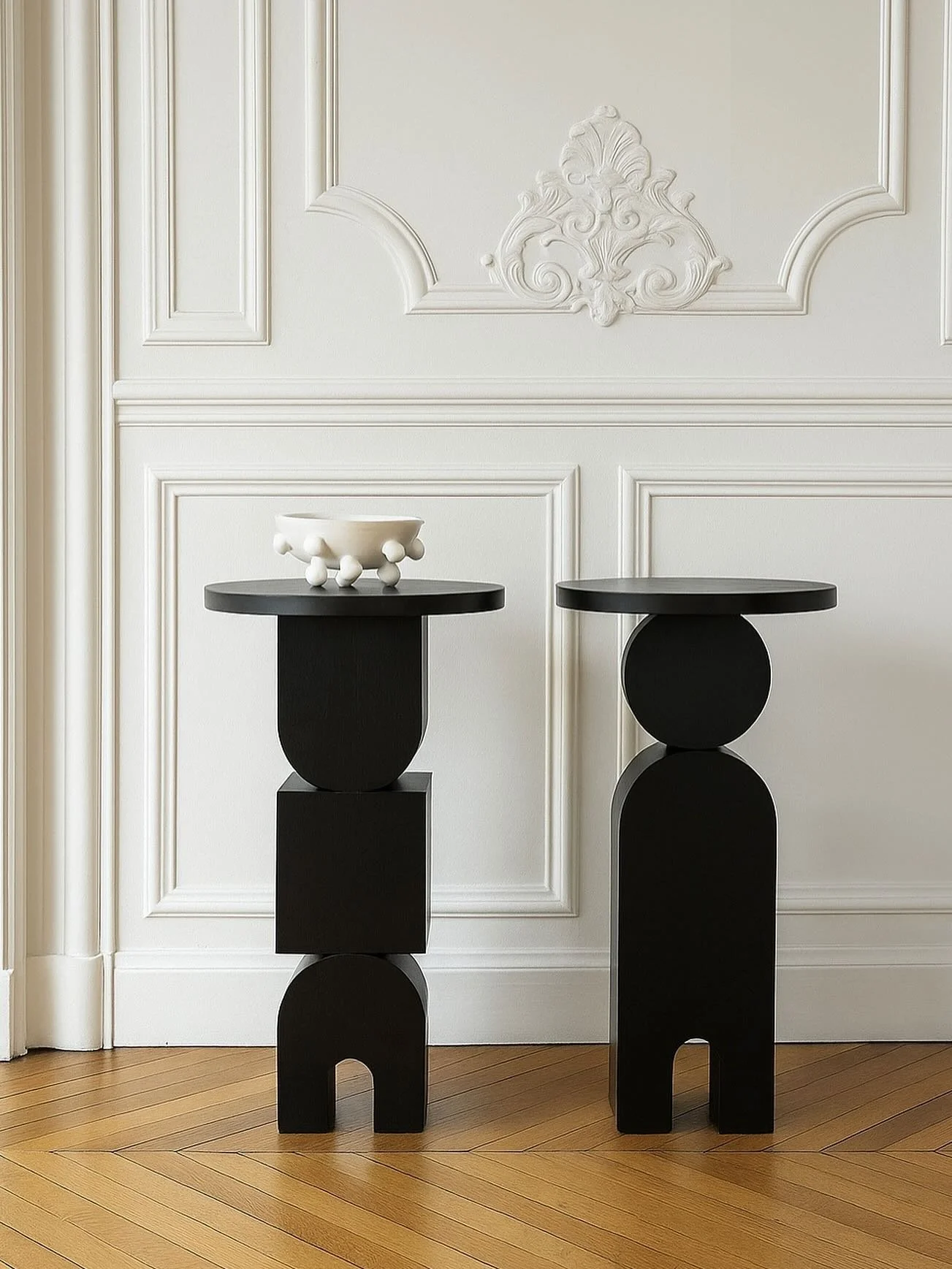 Paire de sellettes TOTEM en bois teint&eacute;es noir H 80 Diam 40. #mobiler #bois #sellettes #decorationdinterieur #chambre #salon #entr&eacute;e #hotel #architecturedinterieur #faitmain #artisanat #design