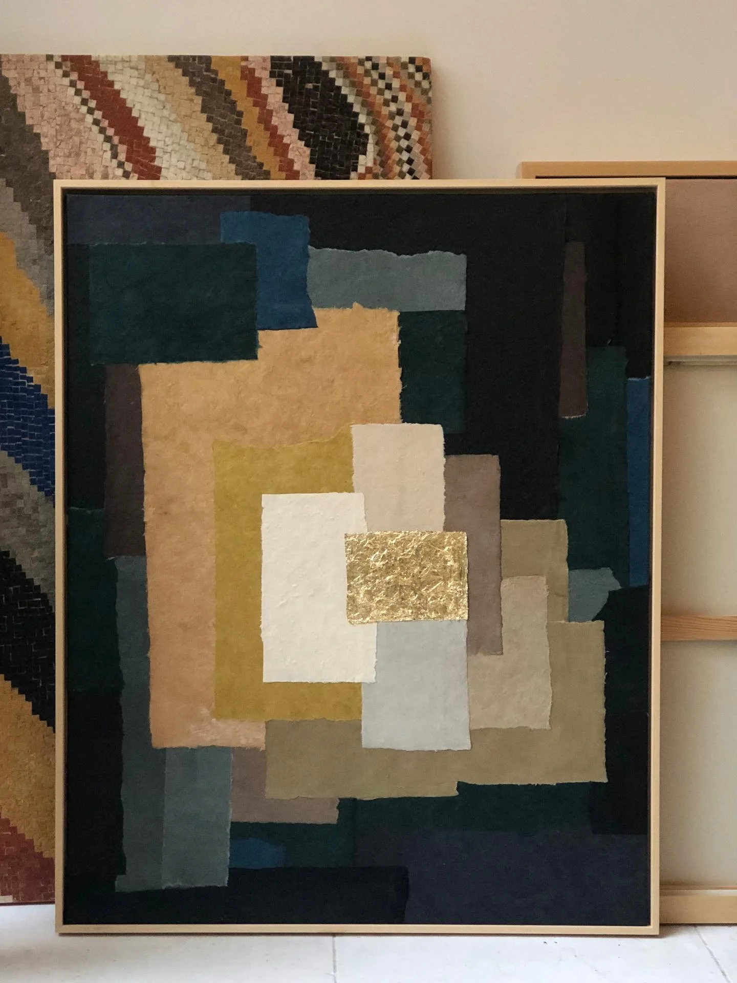 MAVA 57 &laquo;&nbsp;Midnight colorful&nbsp;&raquo; Collage, encre &amp; feuille d&rsquo;or 120x100cm  #artwork #colorful  #newart #parisian #instadeco #decoration #decorationinterieur #wall #walldecoration #atelier #saintsulpice