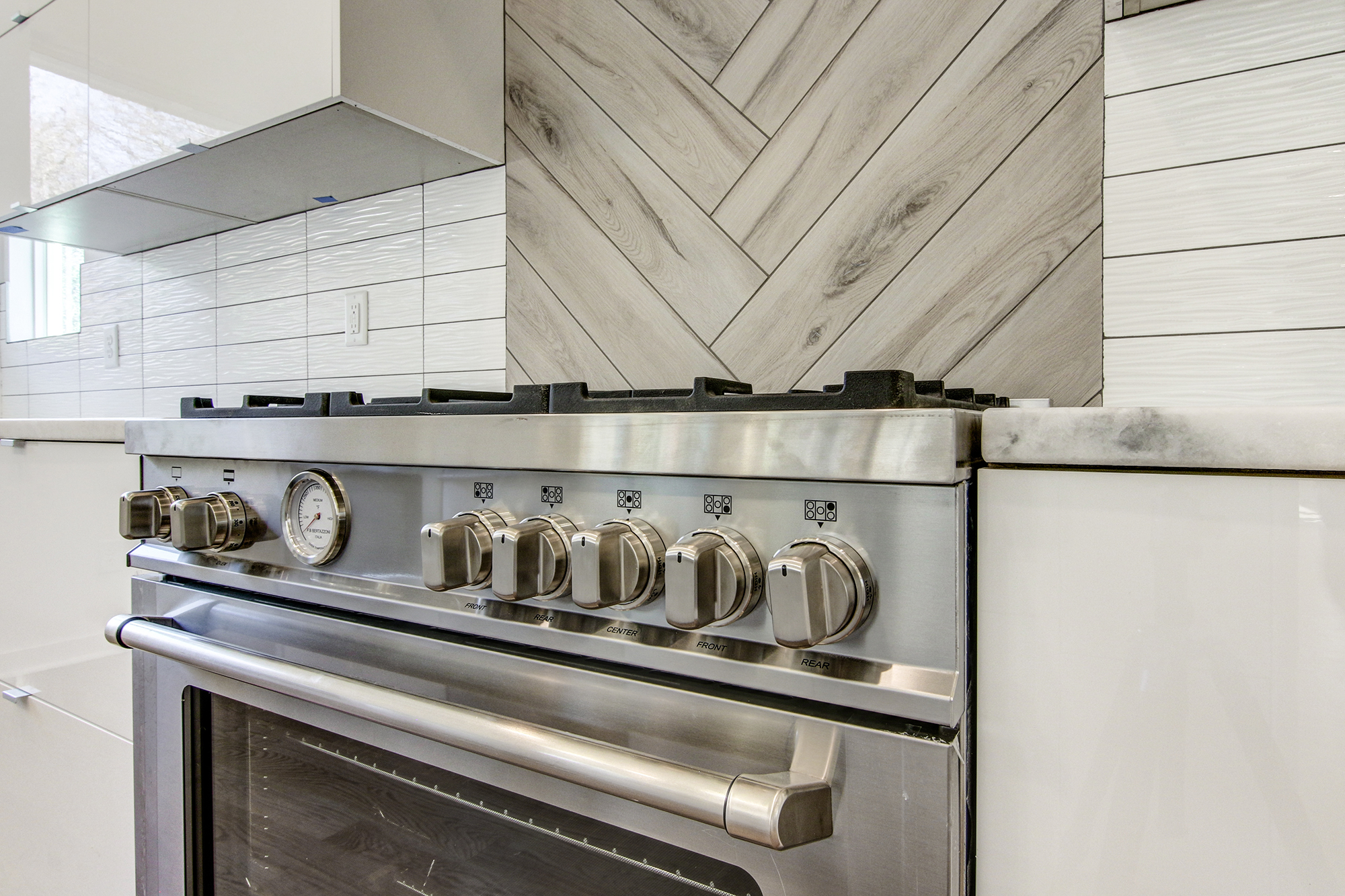 08kitchen3.jpg