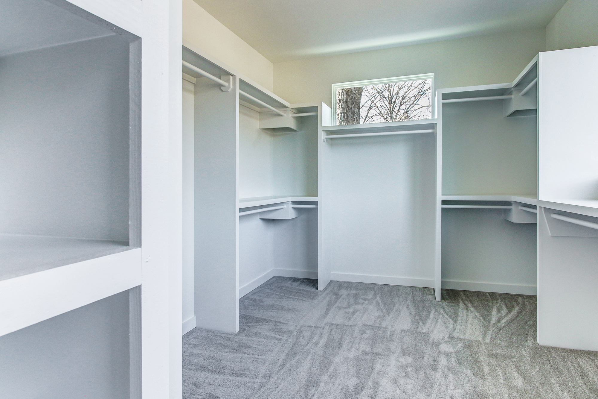 22master-closet.jpg