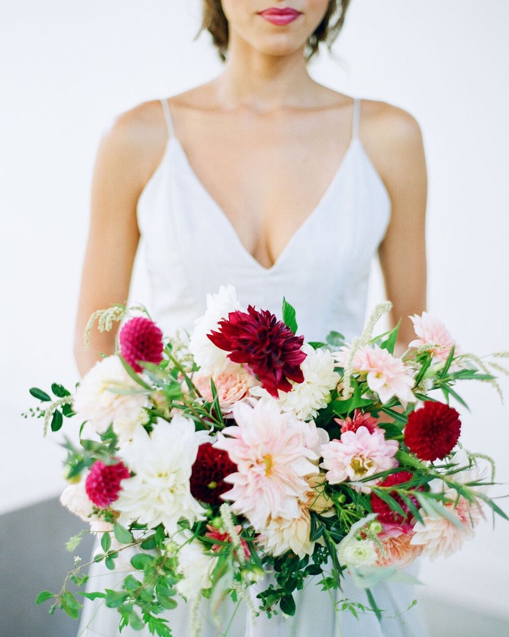 ❤️
.
⛪️: @barnofchapelhill 
💄: @weddedkiss 
📷: @kaseysmithcreative 
👩: @kaley.winchester 
👗: @bhldn 
#barnofchapelhill #barnofchapelhillwedding #wildfloraflowers #wildflorafarmflowers #bouquet #bouquetofflowers #dahlias #bride #love #iloveyou #il