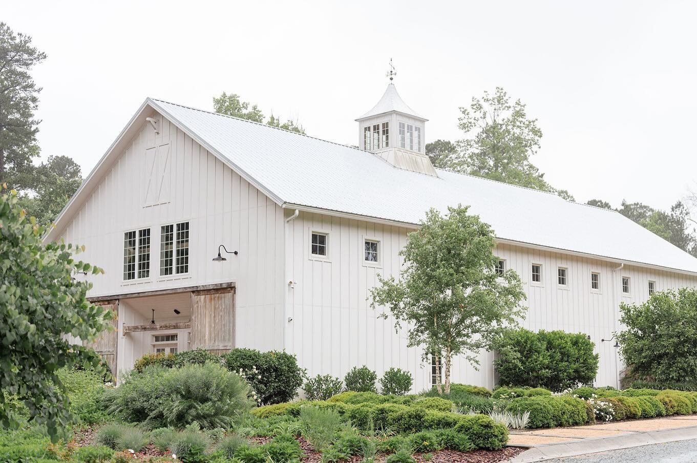 We&rsquo;re looking forward to a fabulous weekend full of special events here at the #BarnofChapelHill ✨

Photography @jaclynauletta 

#BarnofChapelHill  #WildFloraFarm #WildFloraFlowers #SouthernWedding #WeddingFlowers #NCWedding #ChapelHillWedding 