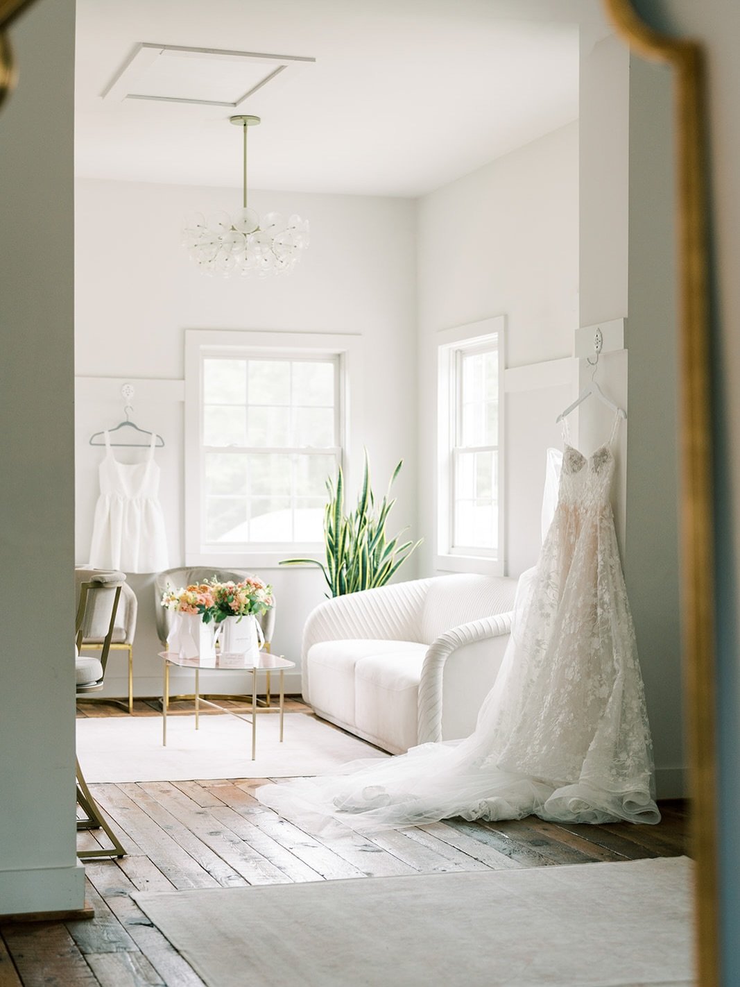 Tucked away in the upstairs loft for a few quiet moments in the soft morning light 🌤️

Venue @barnofchapelhill 
Planning @asyouwish_weddings 
Floral Design @wildfloraflowers 
Photography @javarosephotography 
Beauty @peachcowgirlbeauty

#SeptemberWe