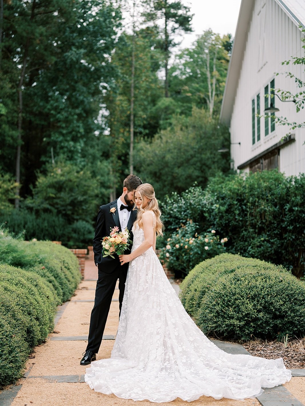 Timeless and effortlessly romantic. @javarosephotography captures every beautiful detail with such intention! ✨

Venue @barnofchapelhill 
Planning @asyouwish_weddings 
Floral Design @wildfloraflowers 
Photography @javarosephotography 
Beauty @peachco