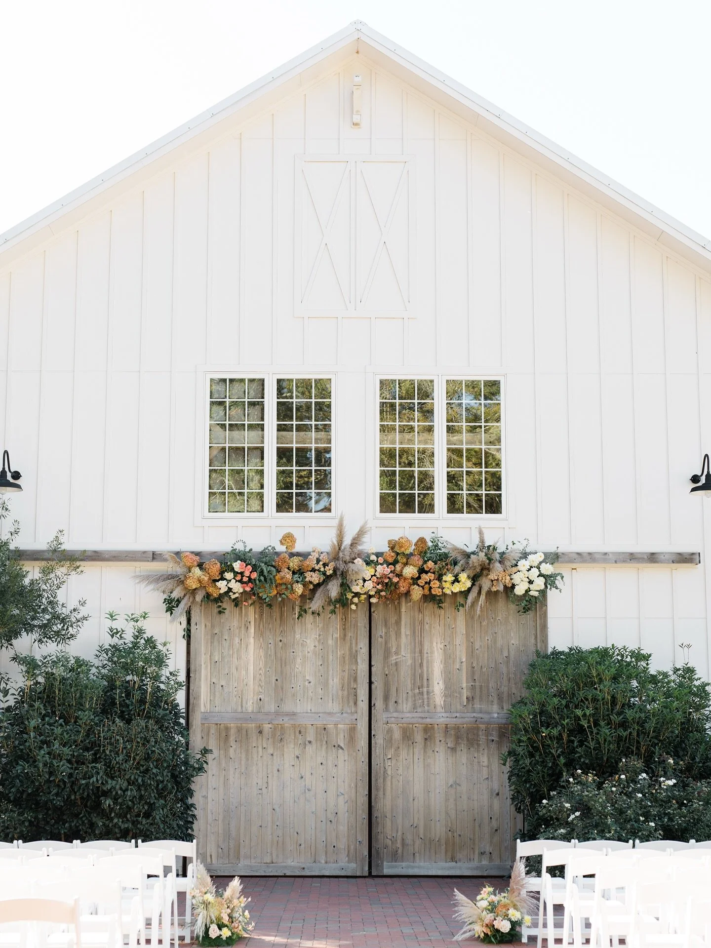 A tapestry of autumn colors and golden blooms ✨🍂 

Venue: @barnofchapelhill 
Floral Design: @wildfloraflowers 
Photography: @kaitlynblakephotography 
Planning: @thegathering.co 
Specialty Rentals: @curatedeventsraleigh 
Specialty Lighting: @ogetlite