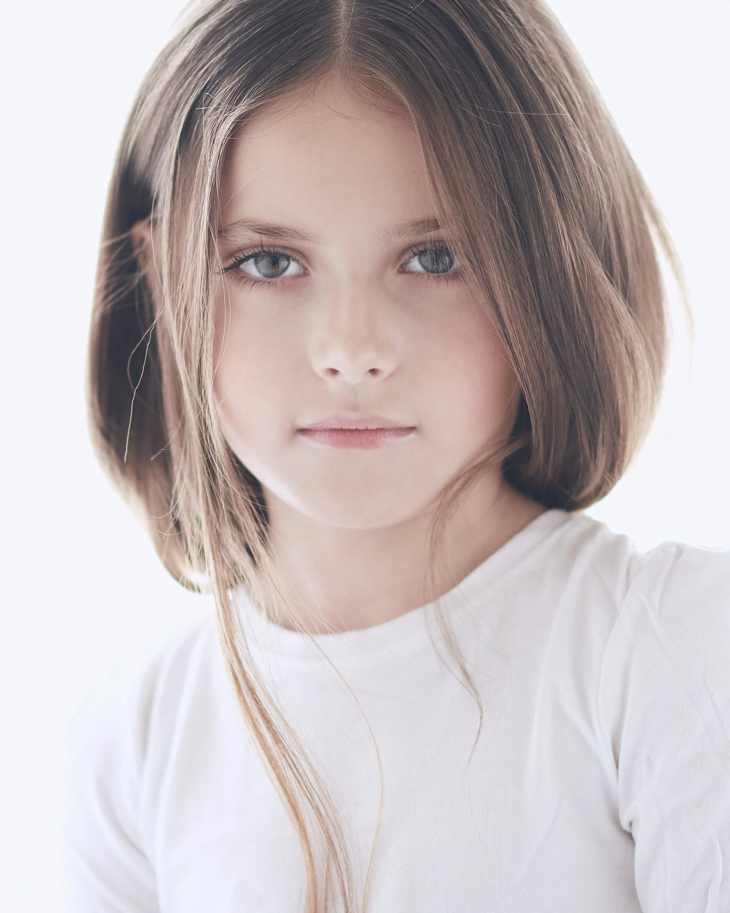 Délia : portrait, headshot for her portfolio