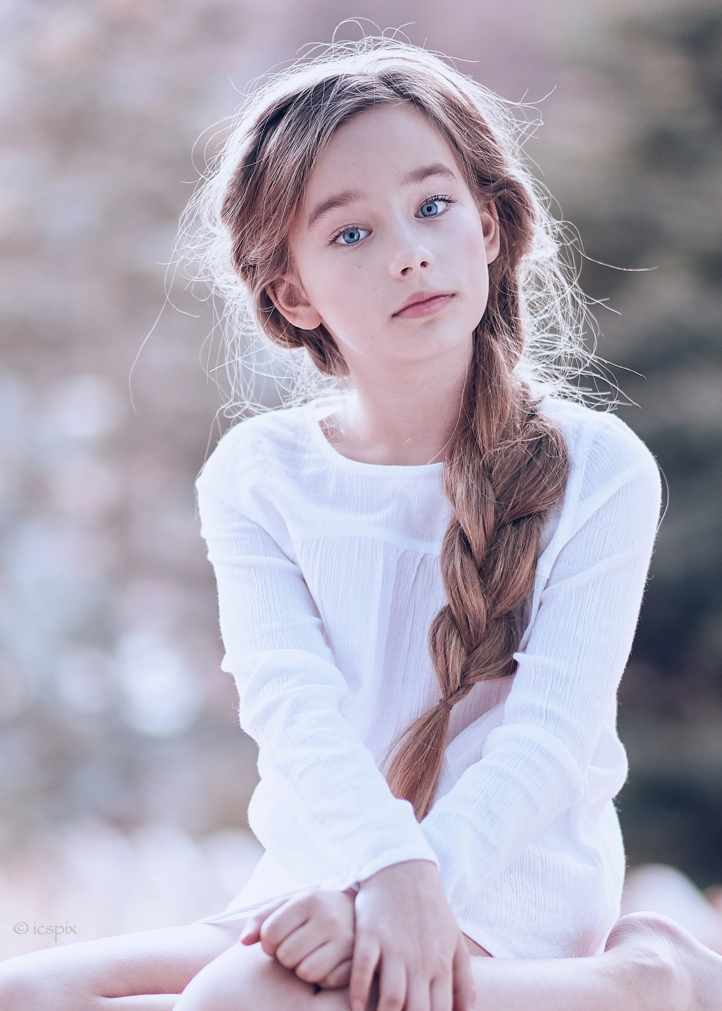 Marie : portrait, headshot for her portfolio