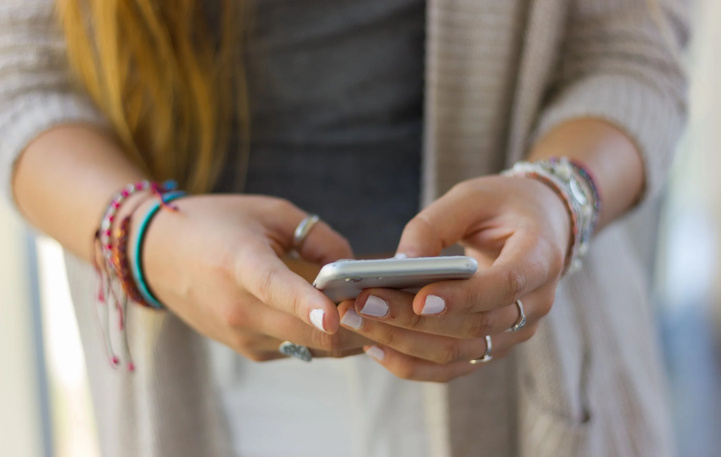 girl with cell phone.jpg