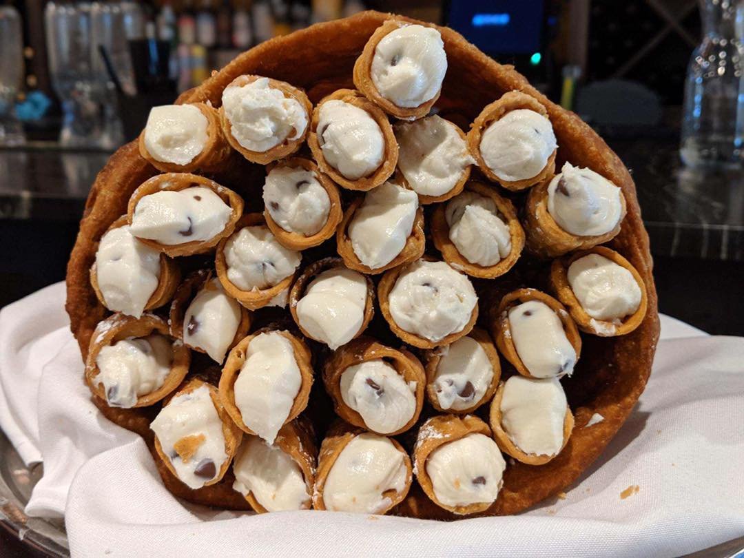 cannolis.jpg