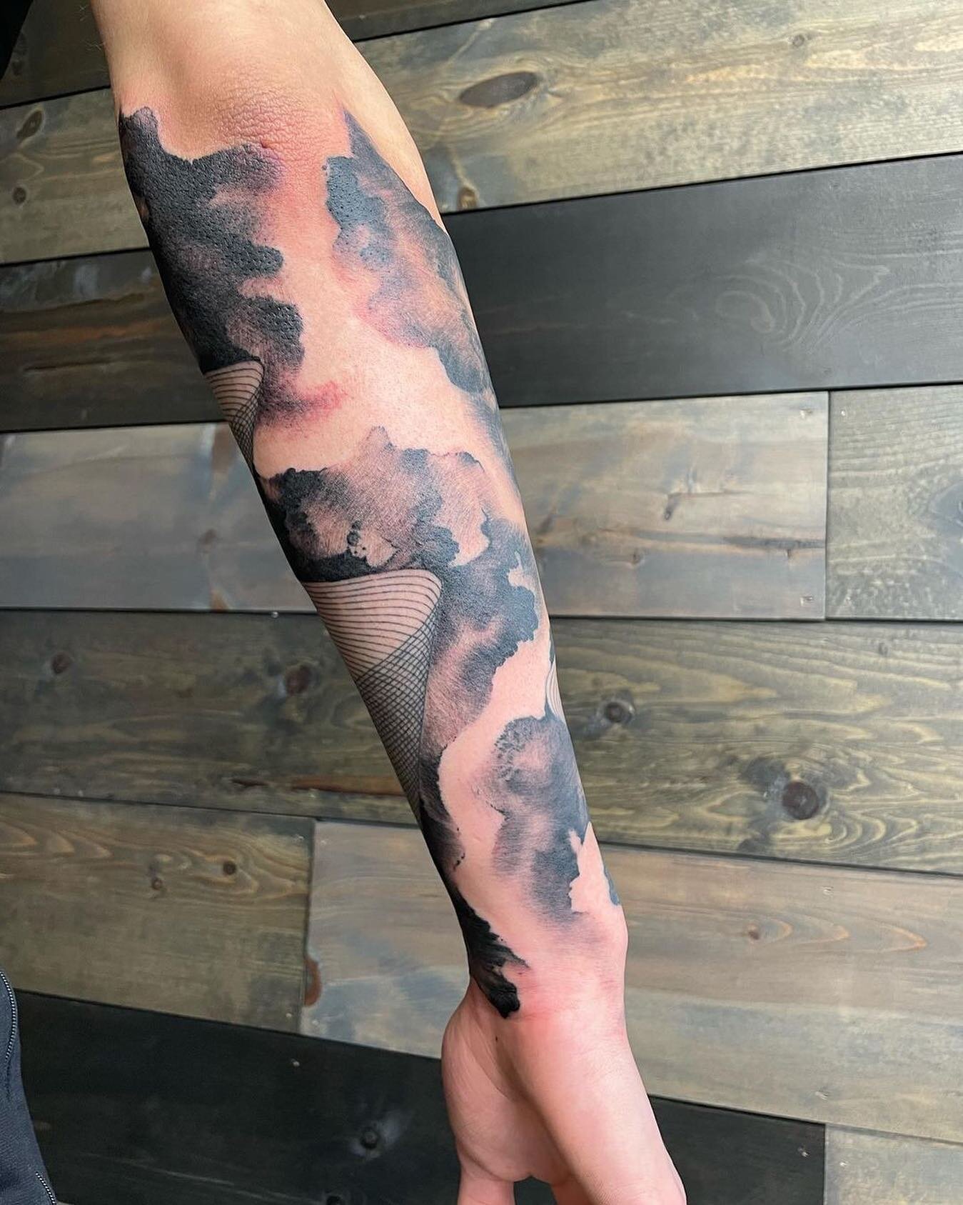 @tattoosbykat is kind of amazing! we're incredibly impressed at the complex variety of textures Kat is able to achieve with a tattoo machine, including these dreamy soft watercolor effects.⁠
-⁠⠀⁠
-⁠⠀⁠
#tattoo #obsidiantattoosupply #killerink #femaleo