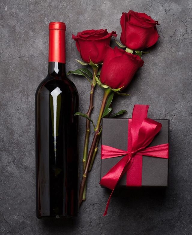 This Valentine's Day, give your special someone something extraordinary ❤️🍷 Enjoy the best Niagara has to offer with our World Famous Bootlegger Tour. This tour offers Wine, Cider, Whiskey and Brewery. #HapppyValentines .
.
.
.
.
#wine #winetime #wi