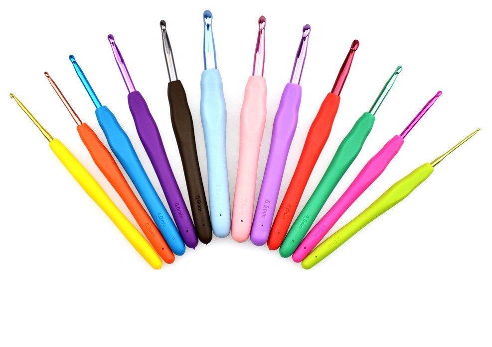 ERGONOMIC SOFT HANDLE CROCHET HOOK SET - INCLUDES 12 PIECES —  -  Yarns, Patterns and Accessories