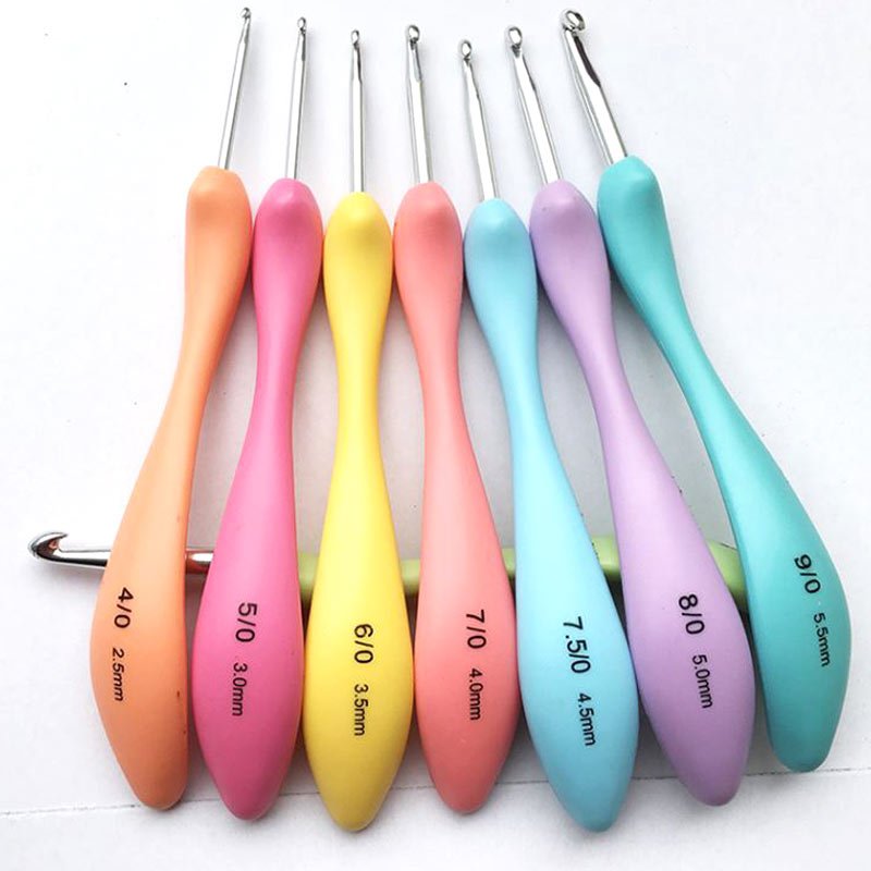 ERGONOMIC CURVED CROCHET HOOK SET – 8 HOOKS