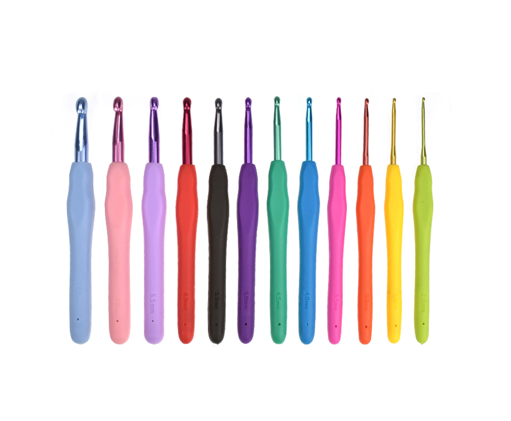 ERGONOMIC SOFT HANDLE CROCHET HOOK SET - 12 PCS