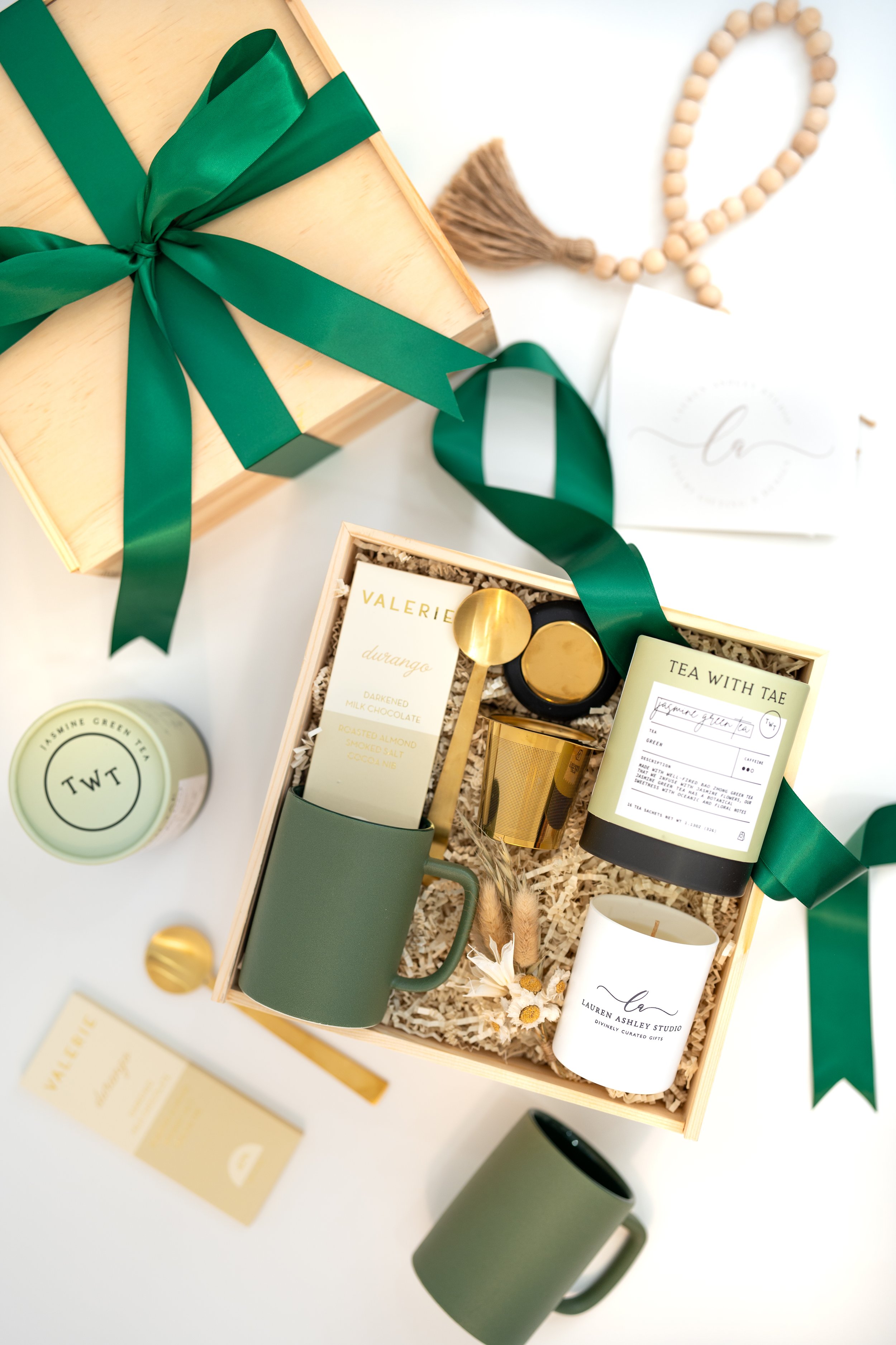 Custom luxury holiday gift box for clients and teams in Miami