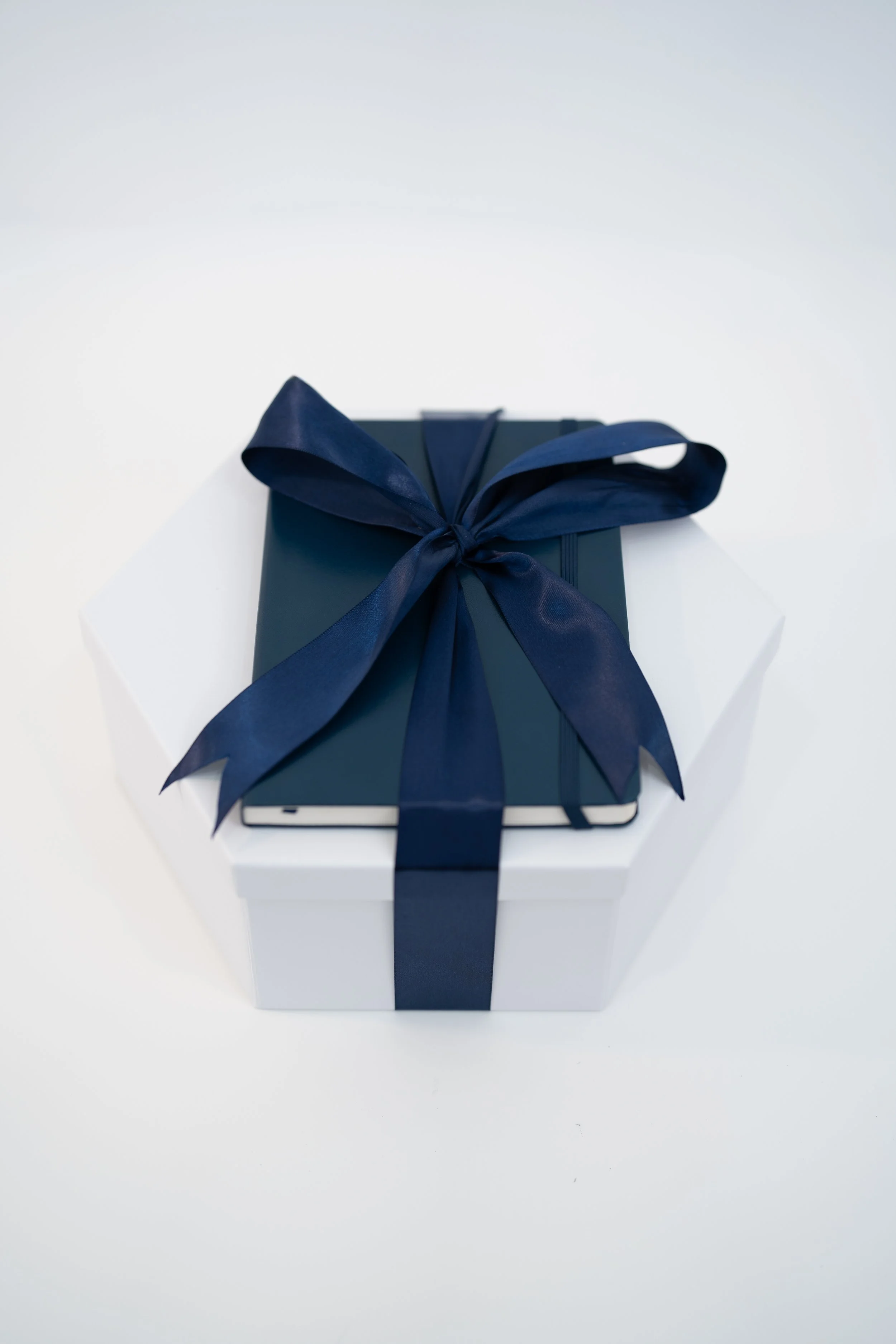 Elegant closed gift box for tech conference gifting