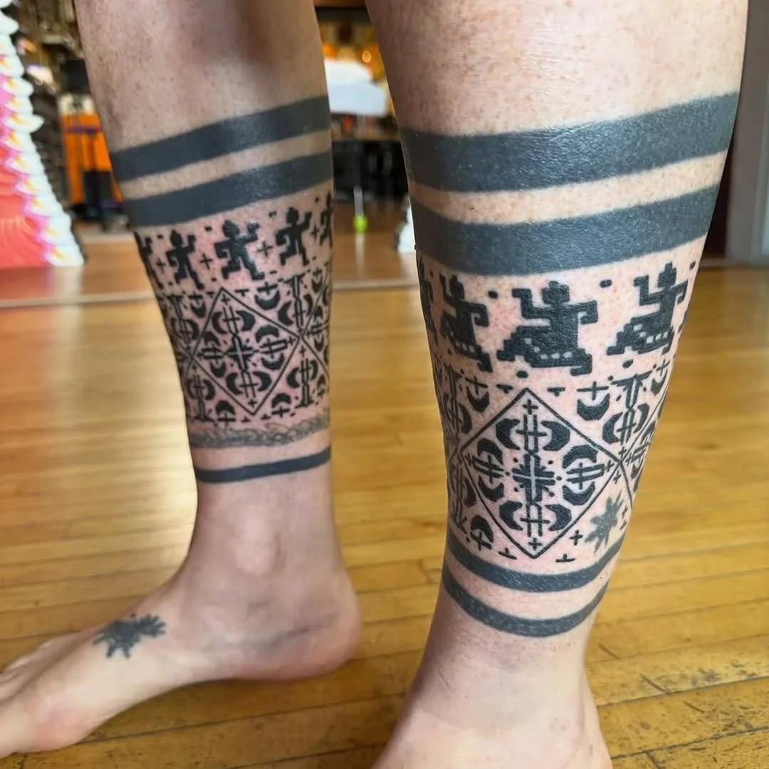 Amazing linework by @matt__lawler on these Norwegian Selbu knitting pattern &quot;socks&quot;. So much gratitude for the incredible attention to detail!

#norwegiantattoos #selbuknitting #twincitiestattoo #folkart