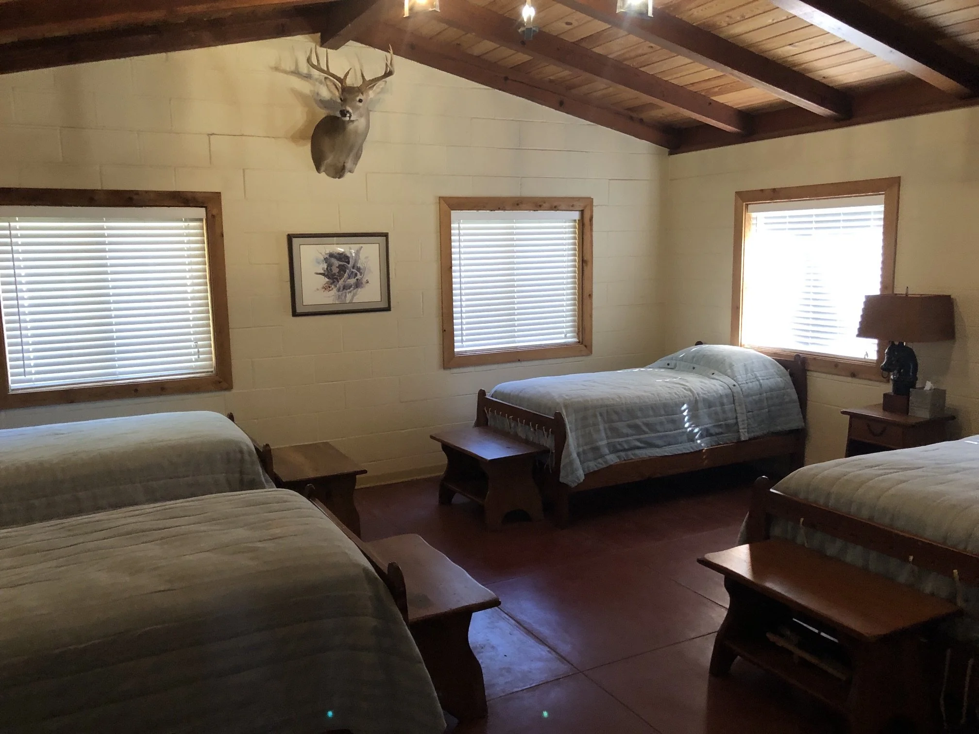 eMariposa Lodge Bedroom 2.JPG