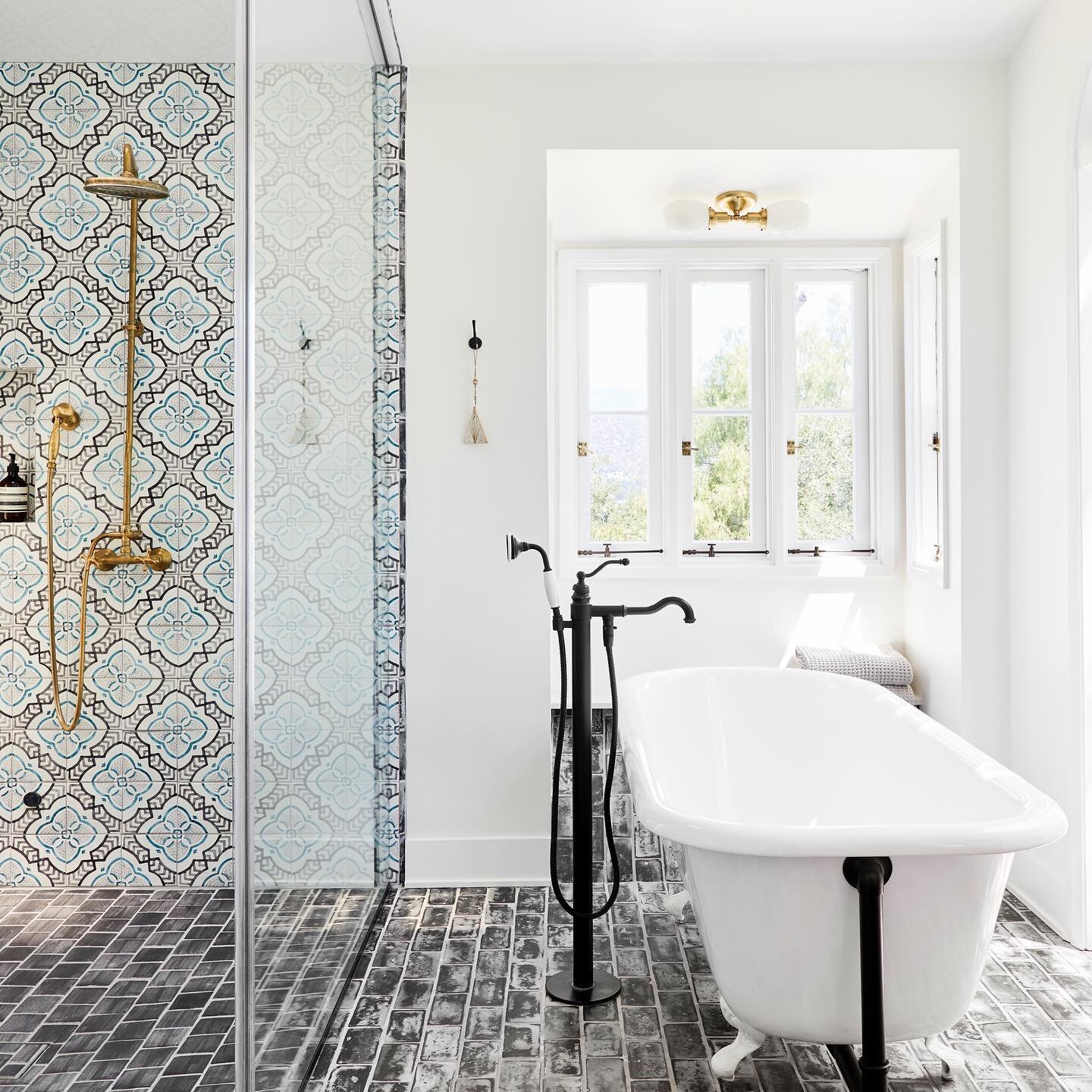 Bathroom Part 2 - this bathroom had a terrible 80&rsquo;s remodel that we transformed back to a space much more fitting for this charming 1920&rsquo;s Spanish 🏡.
Design - Mint Home Decor  Photo - @hellosaratrampinteriors  #minthomedecordesign #bathr