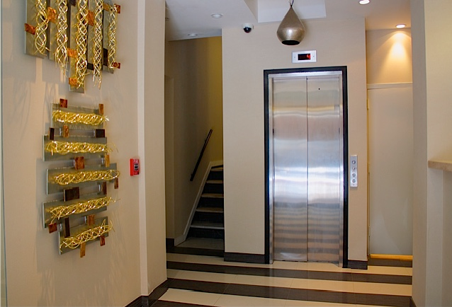 850W - Lobby/Elevator