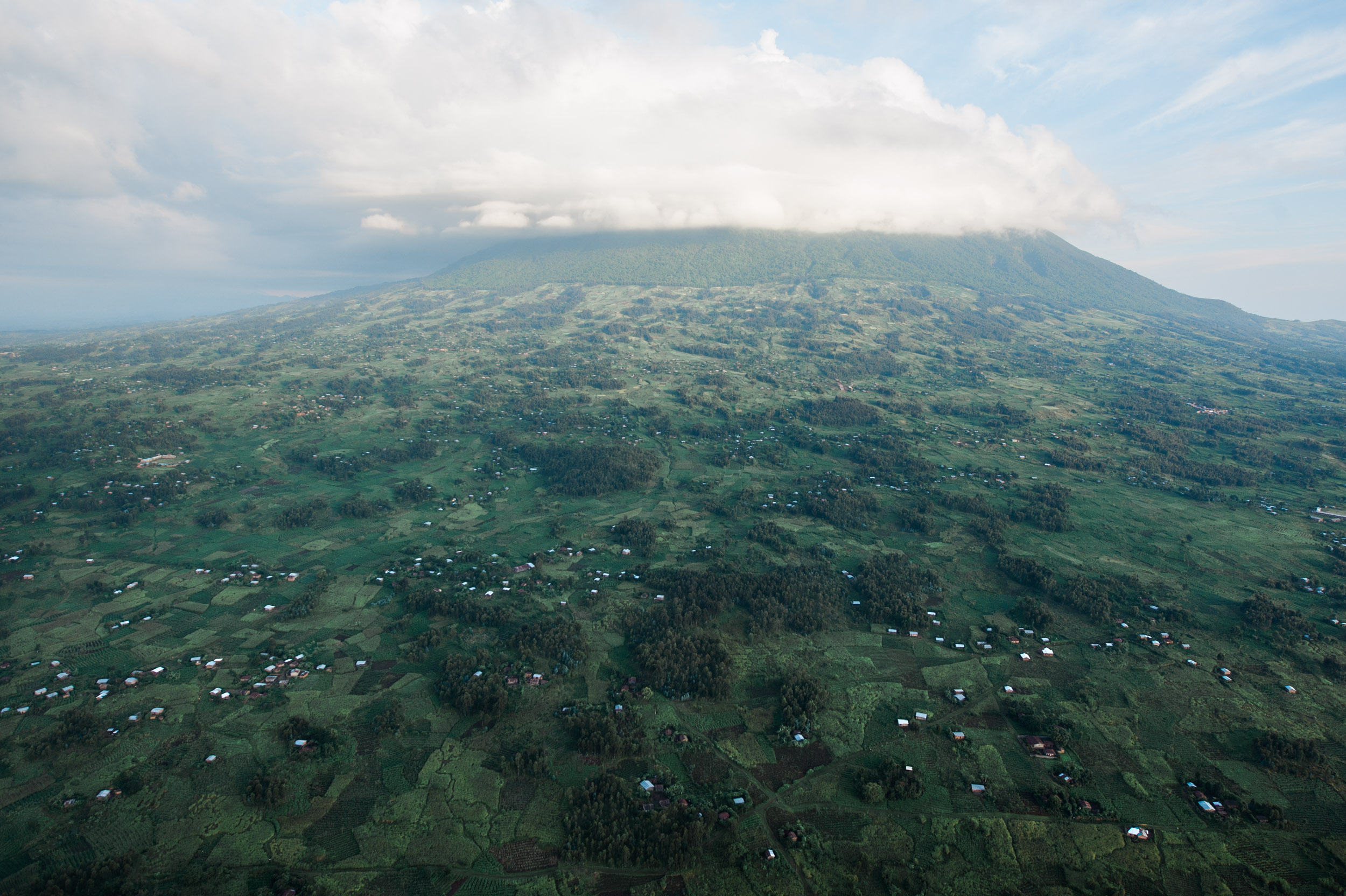  The most eastern volcano of the Virunga Mountain Range - Mount Muhabura - separates Rwanda's northern farmland from Uganda. 