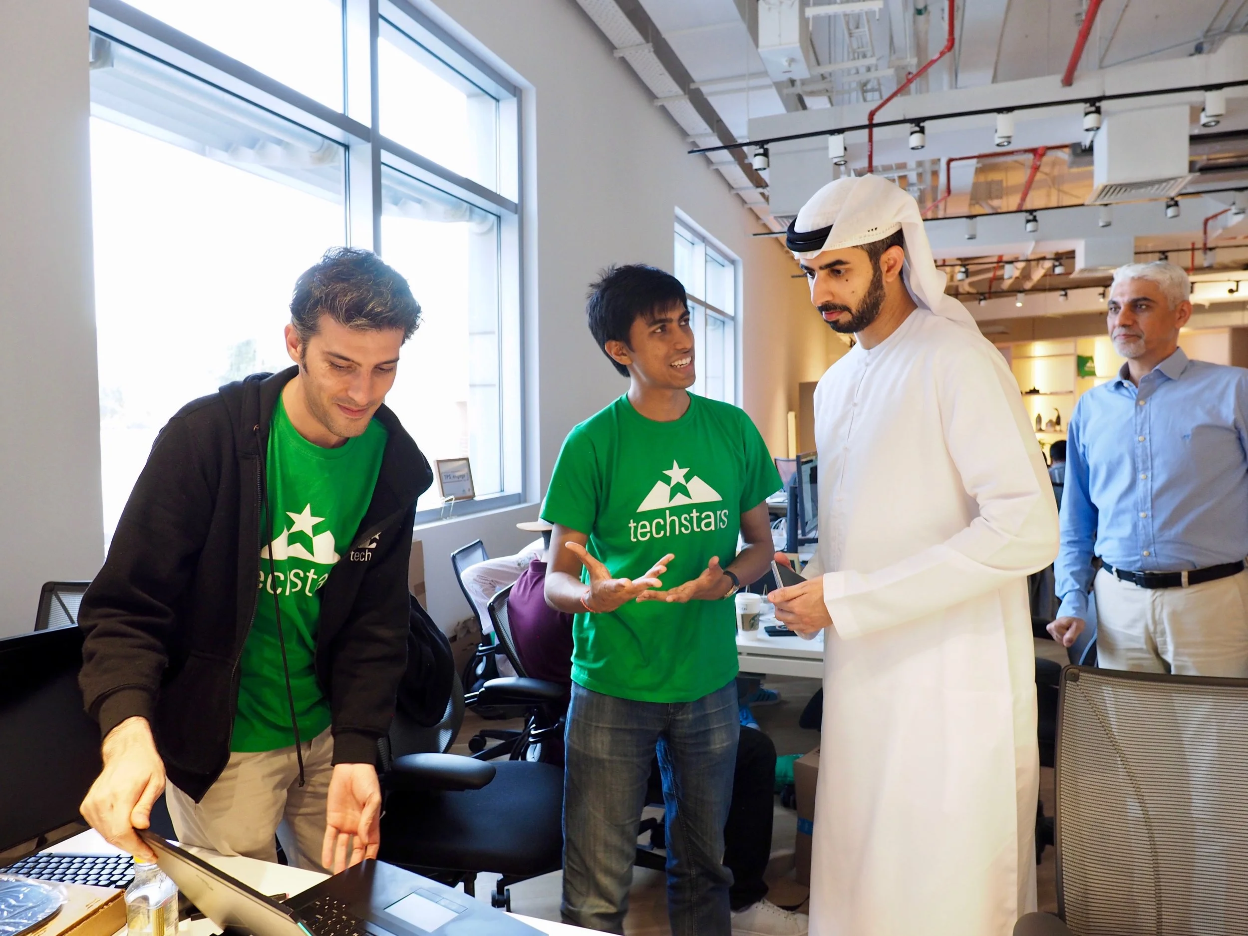His Excellency Omar Sultan Al Olama, Minister of State for Artificial Intelligence visits the Accelerator to talk about welding with aid from augmented reality with the team behind Nytilus