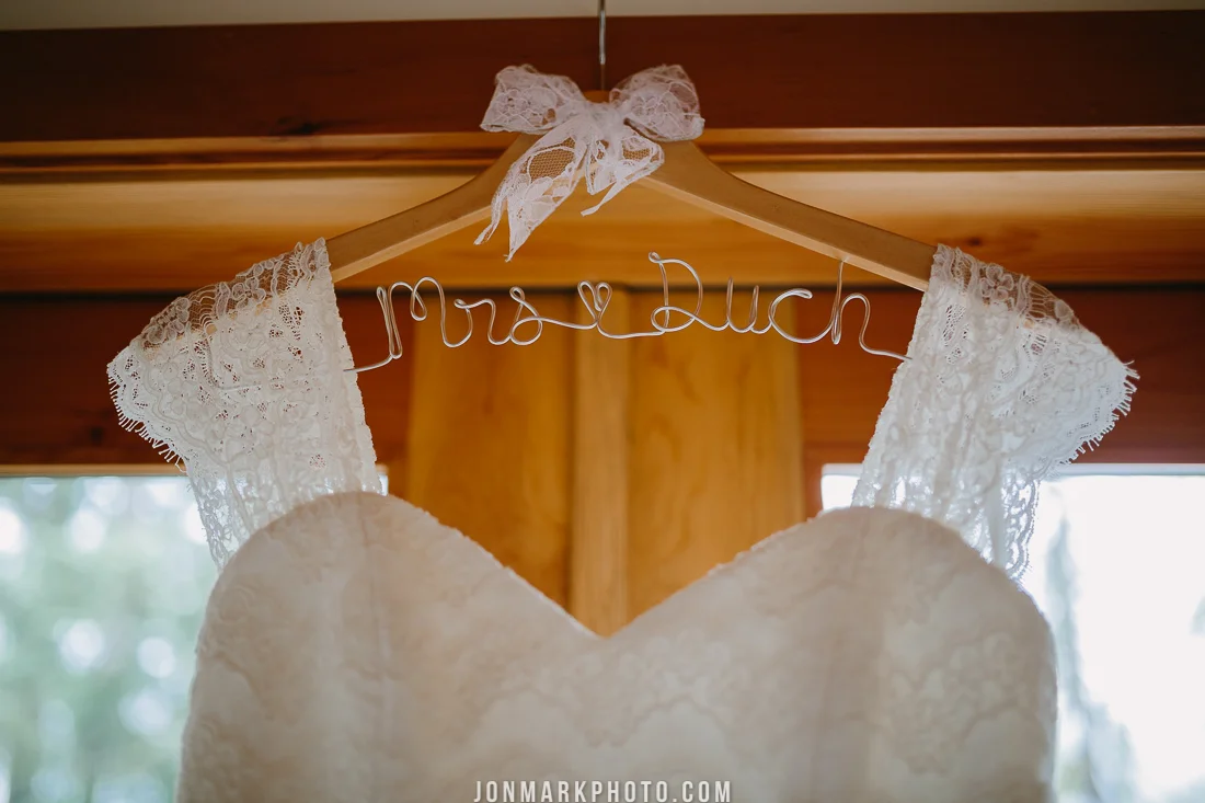 victoria bc vancouver island wedding photography merridale ciderworks cidery rainy fall wedding