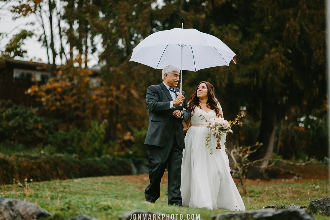 victoria bc vancouver island wedding photography merridale ciderworks cidery rainy fall wedding