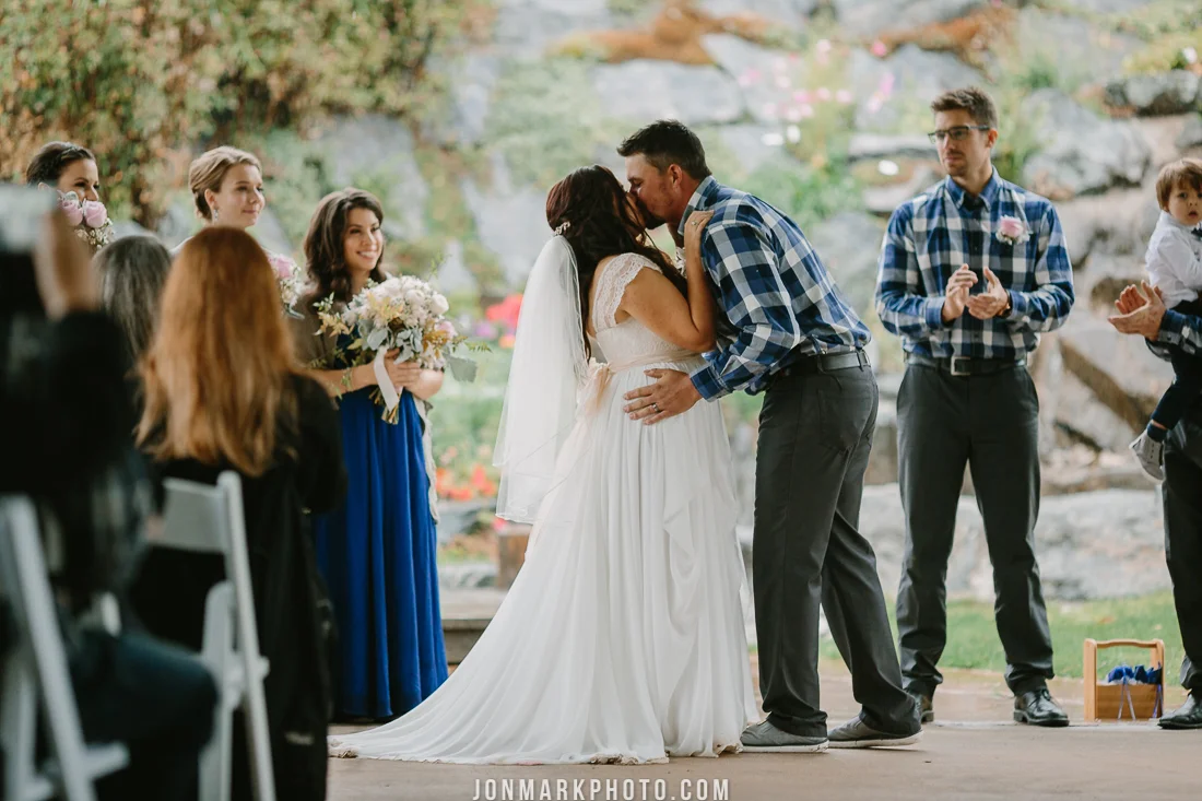 victoria bc vancouver island wedding photography merridale ciderworks cidery rainy fall wedding