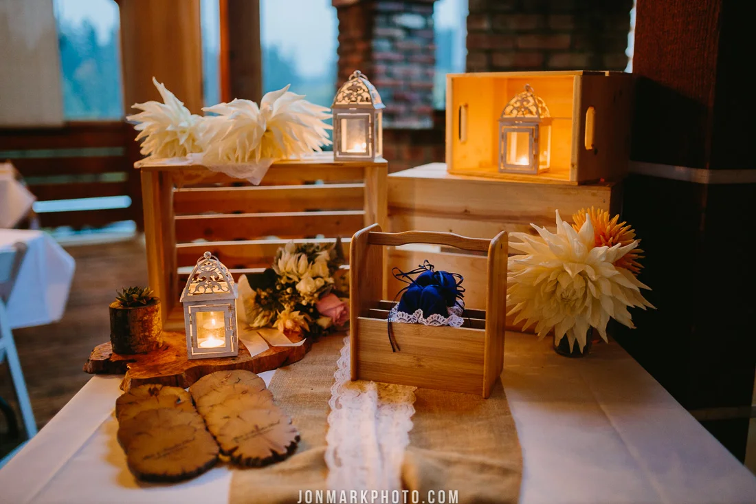 victoria bc vancouver island wedding photography merridale ciderworks cidery rainy fall wedding