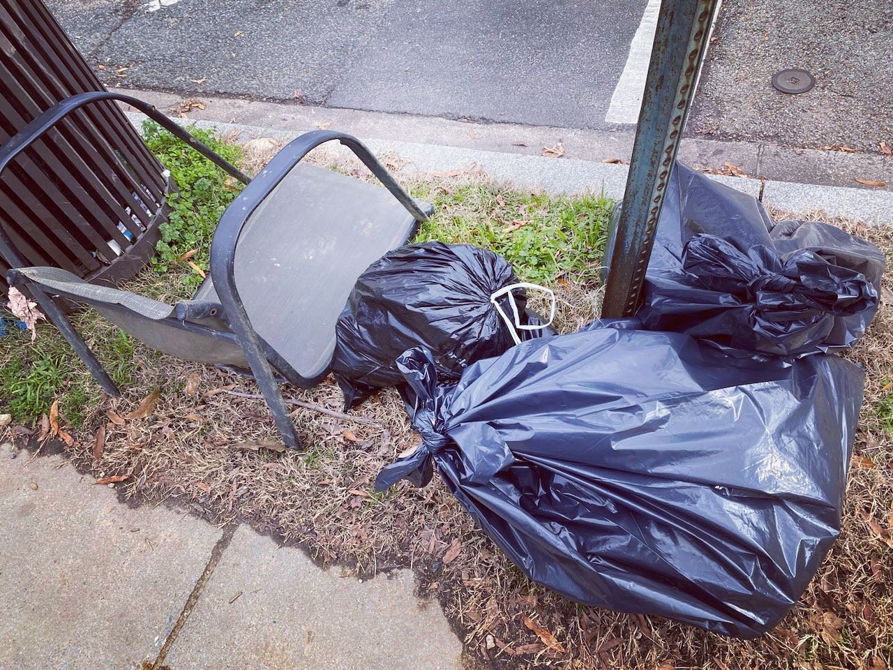 Thanks to all of you who  came out on Saturday morning for the last clean-up of 2022. We could not have done it without you. We collected trash and dog poop (please remember to pick up after your furry friends) in the park and the streets around the 